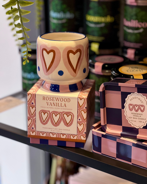 A DOPO CANDELA PROFUMATA IN CERAMICA NOCE MOSCATA, PEONIA, LEGNO DI ROSA